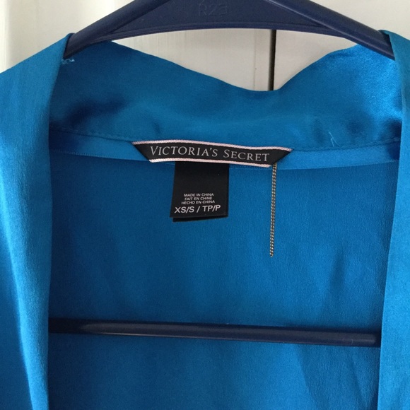 Victoria Secrets Bathrobe - Picture 3 of 5